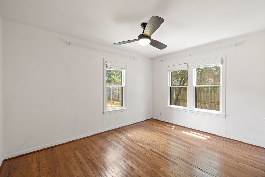 106 W Mulberry St