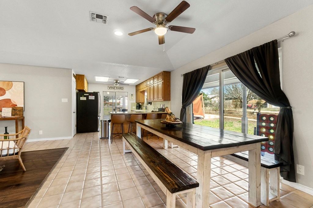 322 W Nimitz St, Fredericksburg