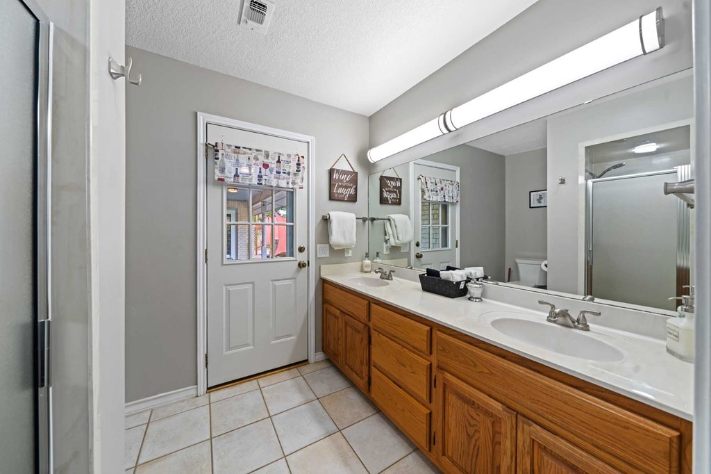 322 W Nimitz St, Fredericksburg