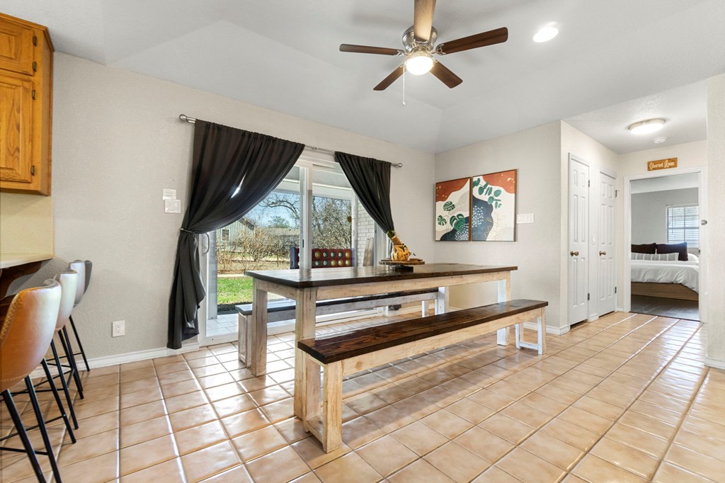 322 W Nimitz St, Fredericksburg