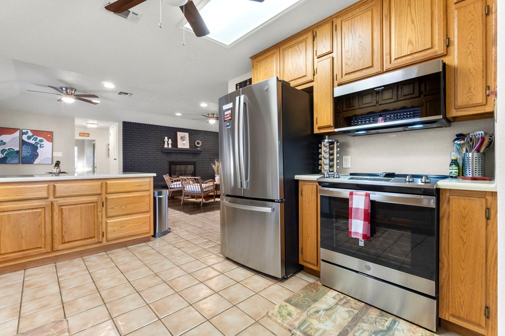 322 W Nimitz St, Fredericksburg