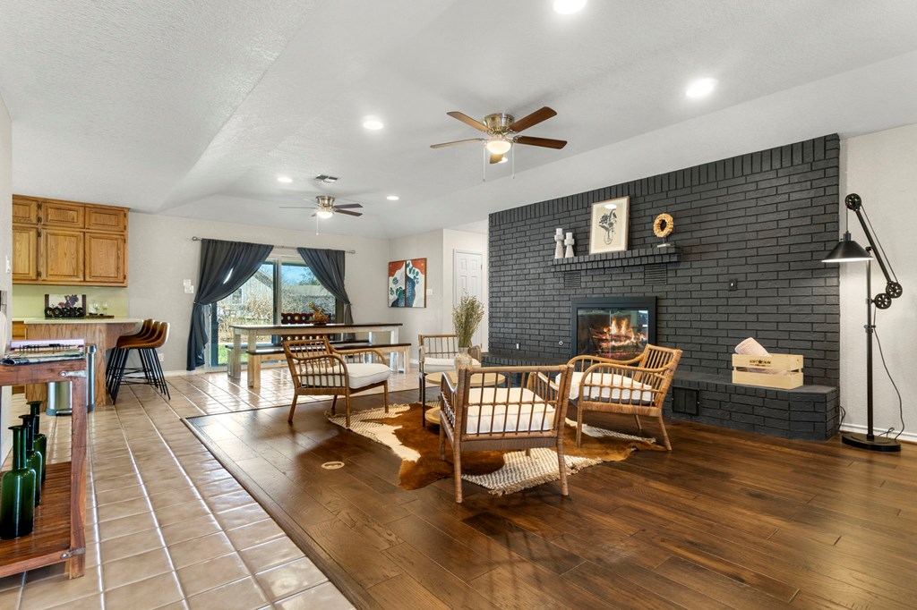 322 W Nimitz St, Fredericksburg