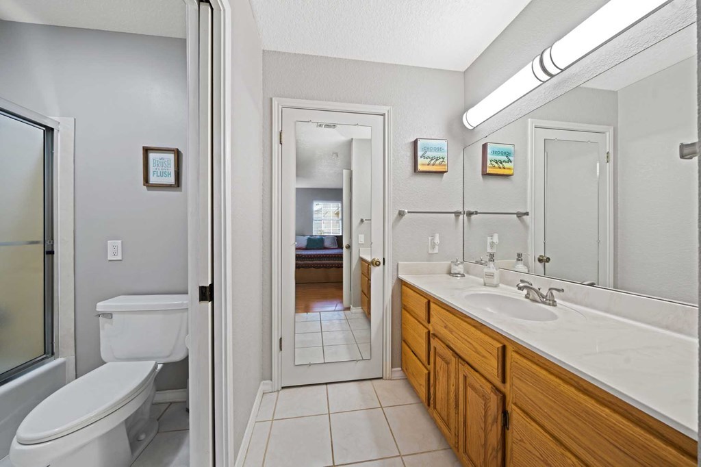 322 W Nimitz St, Fredericksburg
