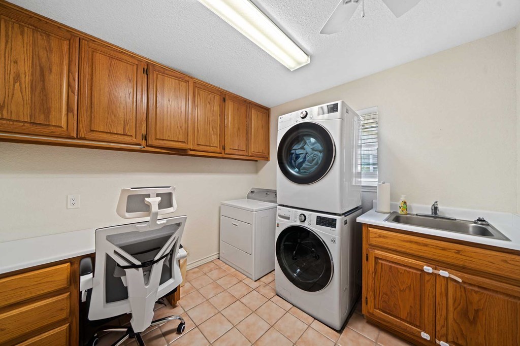 322 W Nimitz St, Fredericksburg