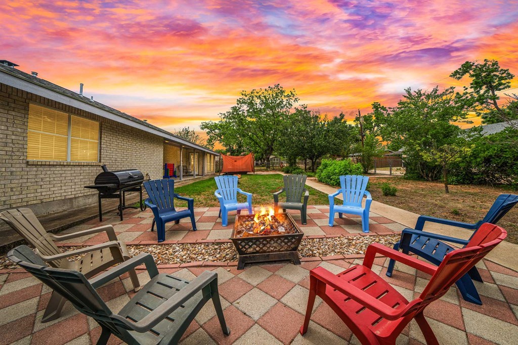 322 W Nimitz St, Fredericksburg