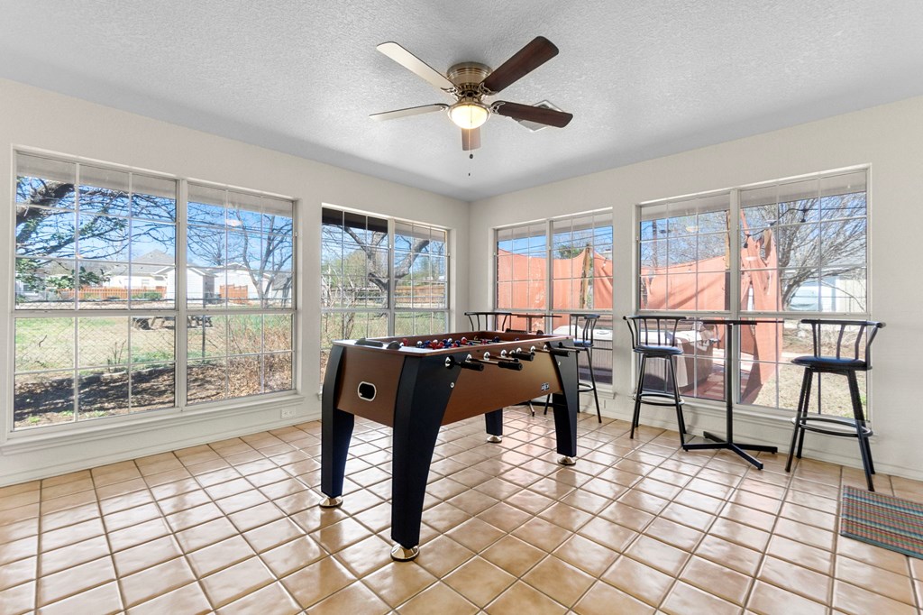 322 W Nimitz St, Fredericksburg