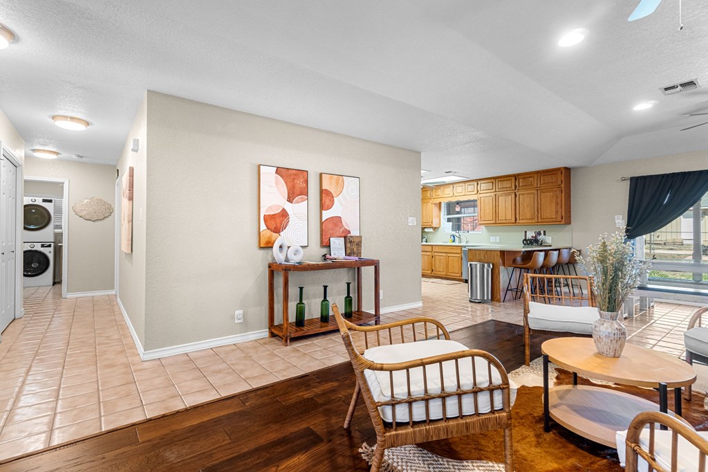 322 W Nimitz St, Fredericksburg