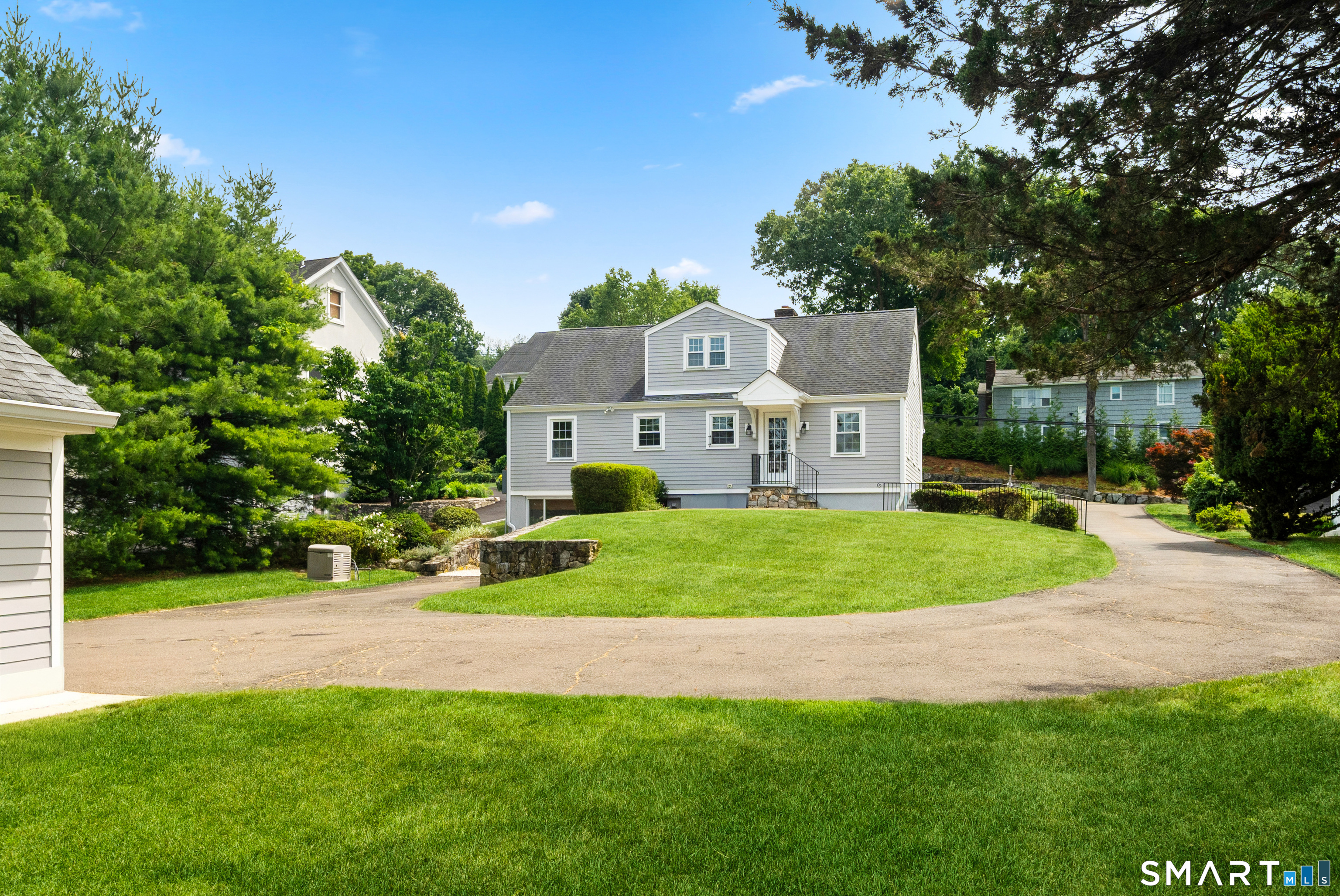 62 Camp Avenue