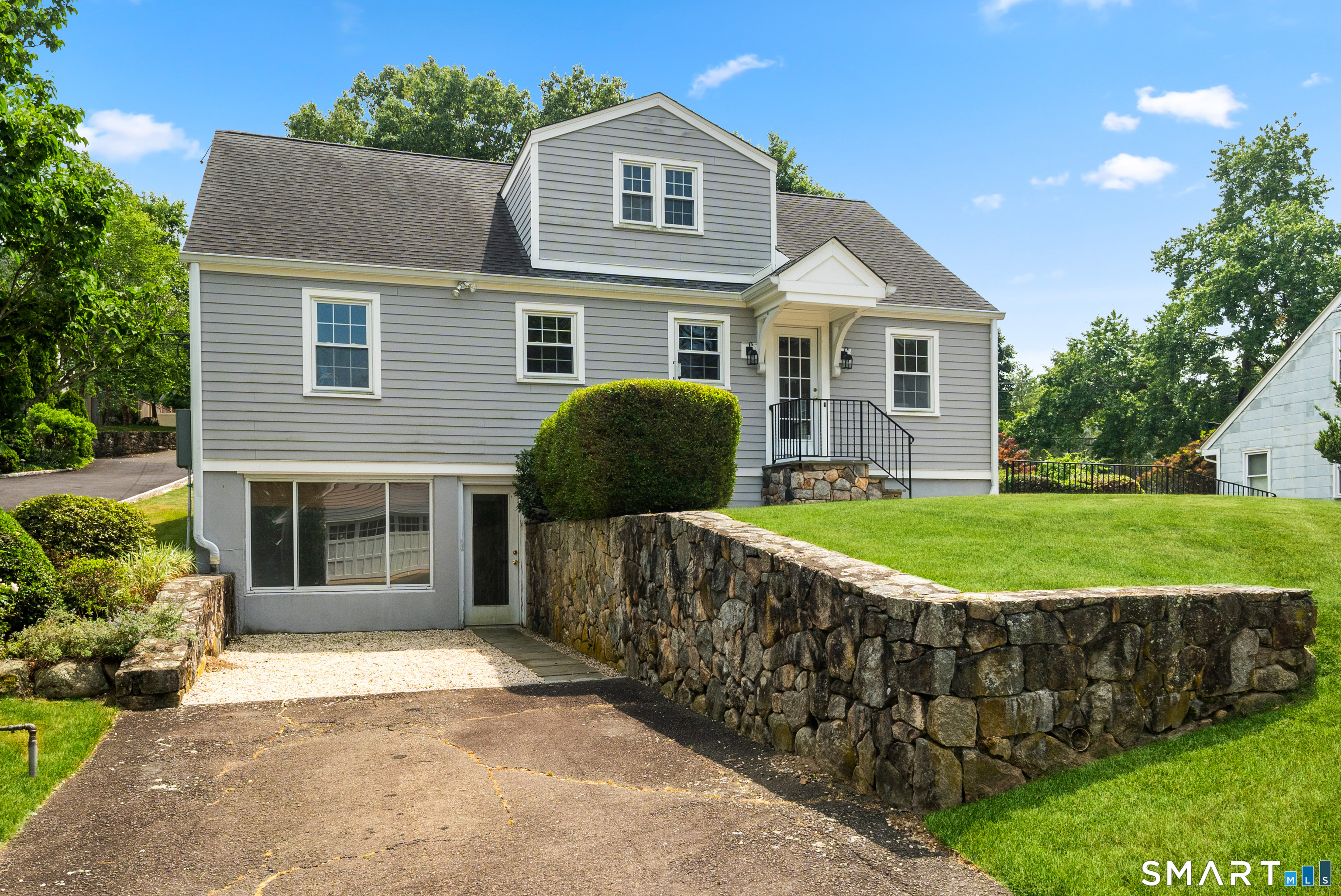 62 Camp Avenue