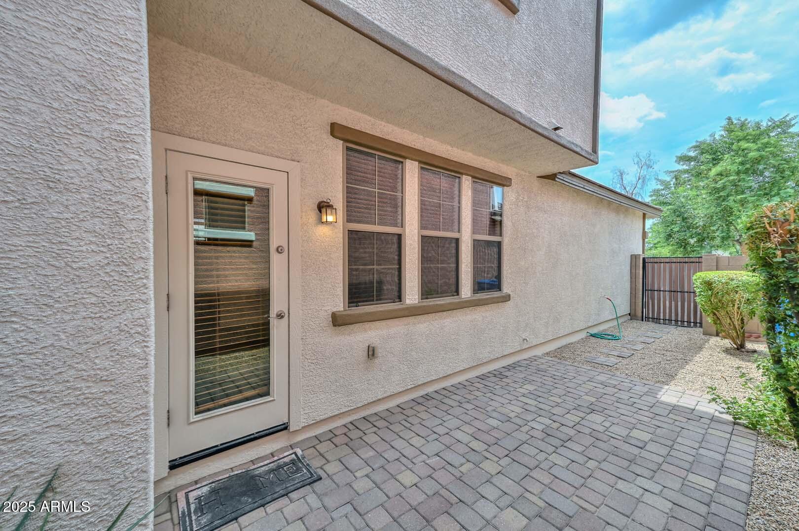 3733 E KERRY Lane