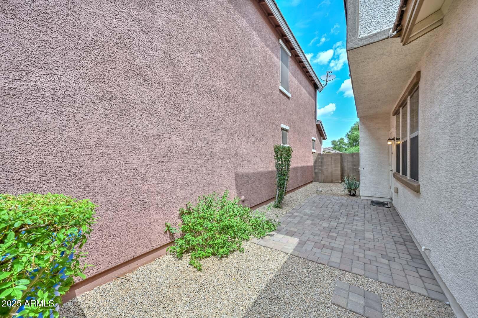 3733 E KERRY Lane