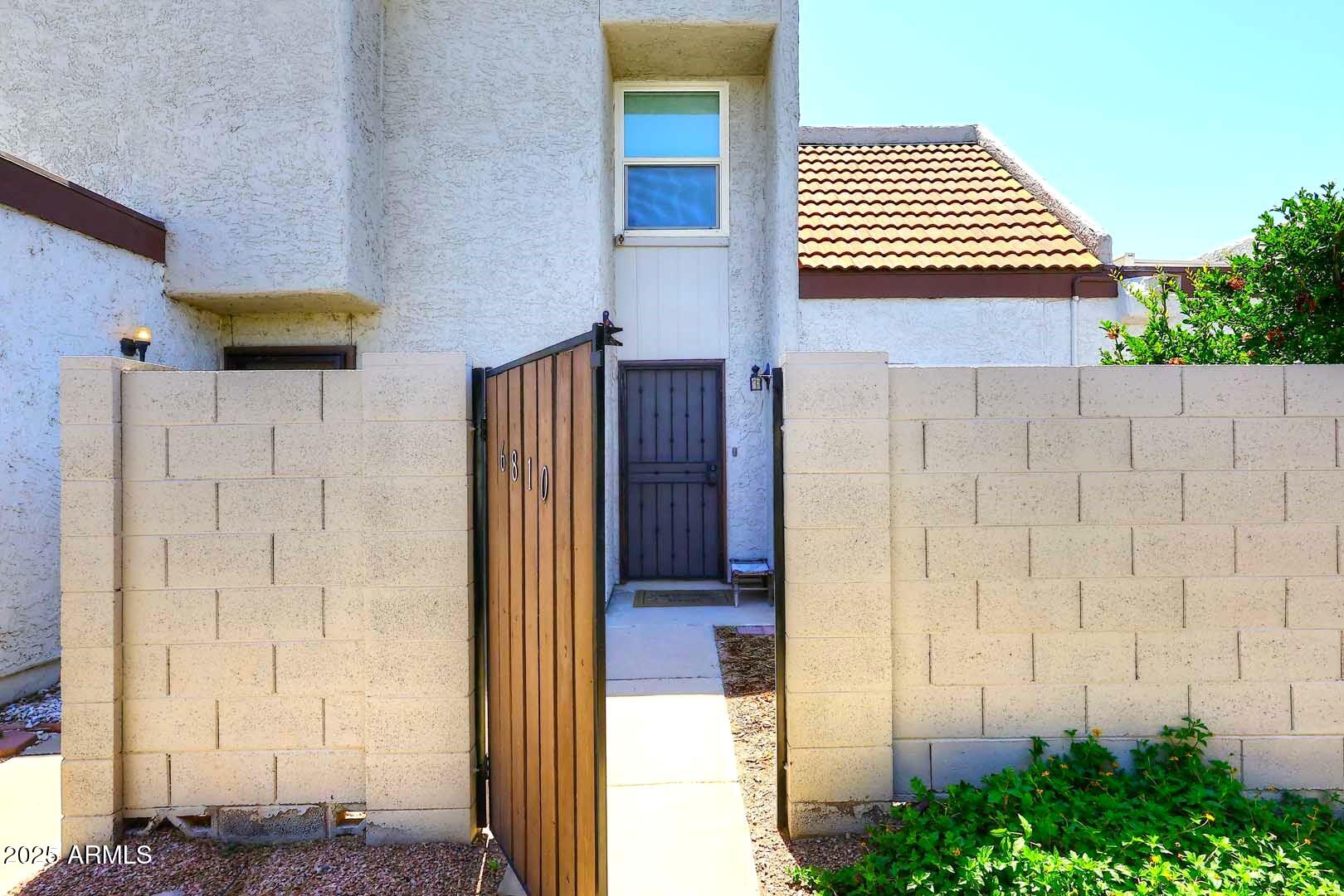 6810 S SNYDER Lane