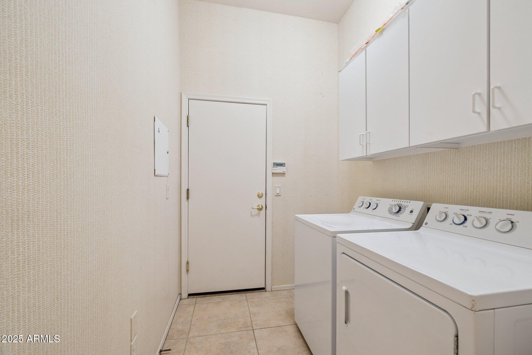 10302 W SUPERIOR Avenue