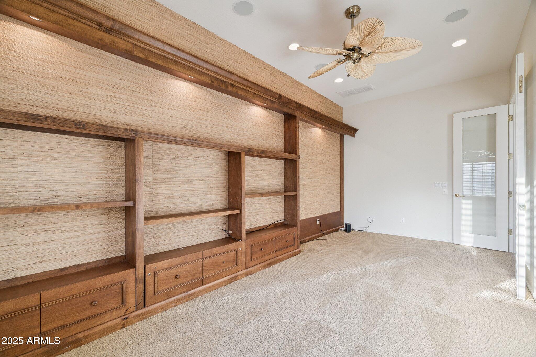 10302 W SUPERIOR Avenue