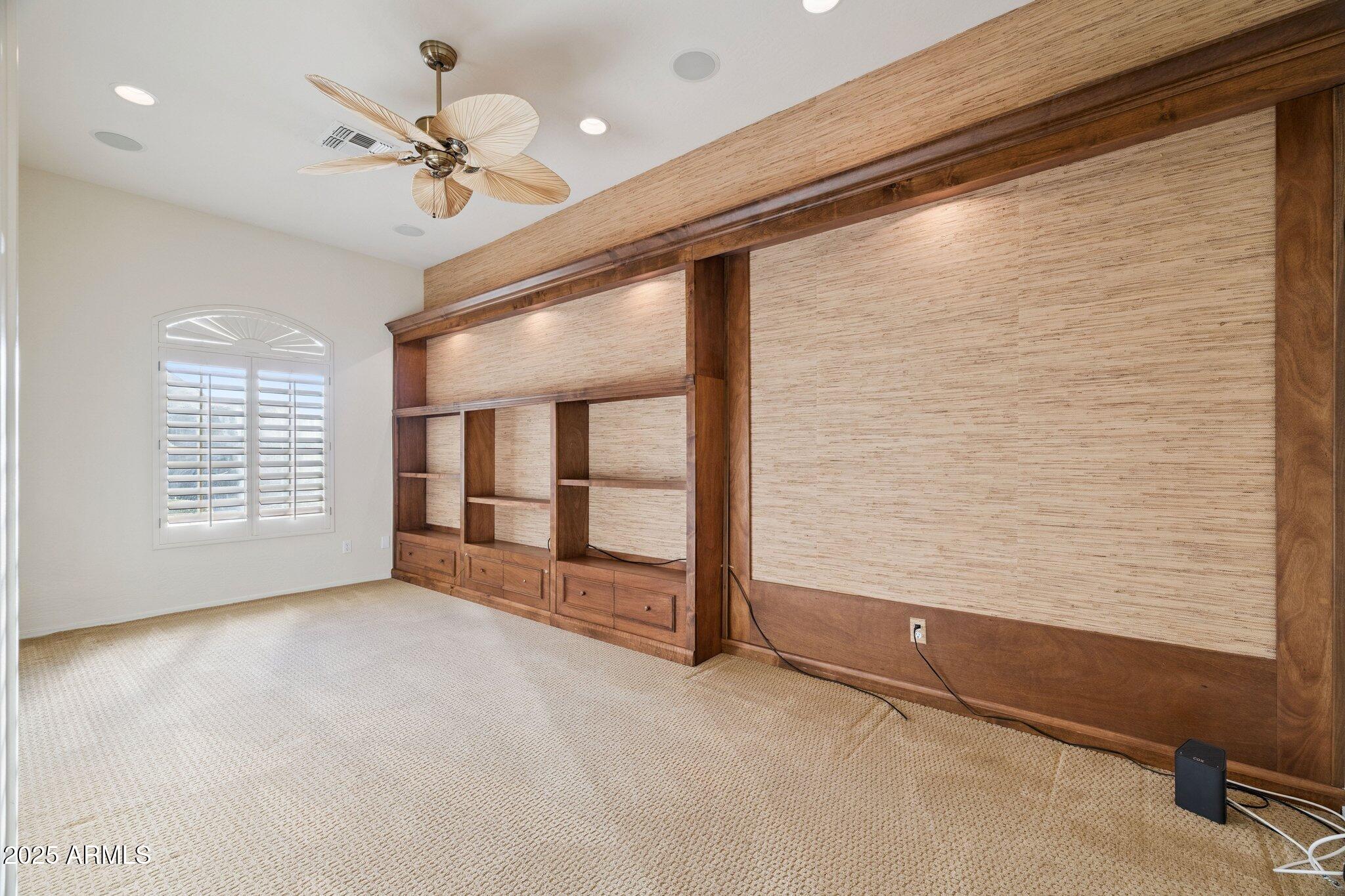 10302 W SUPERIOR Avenue