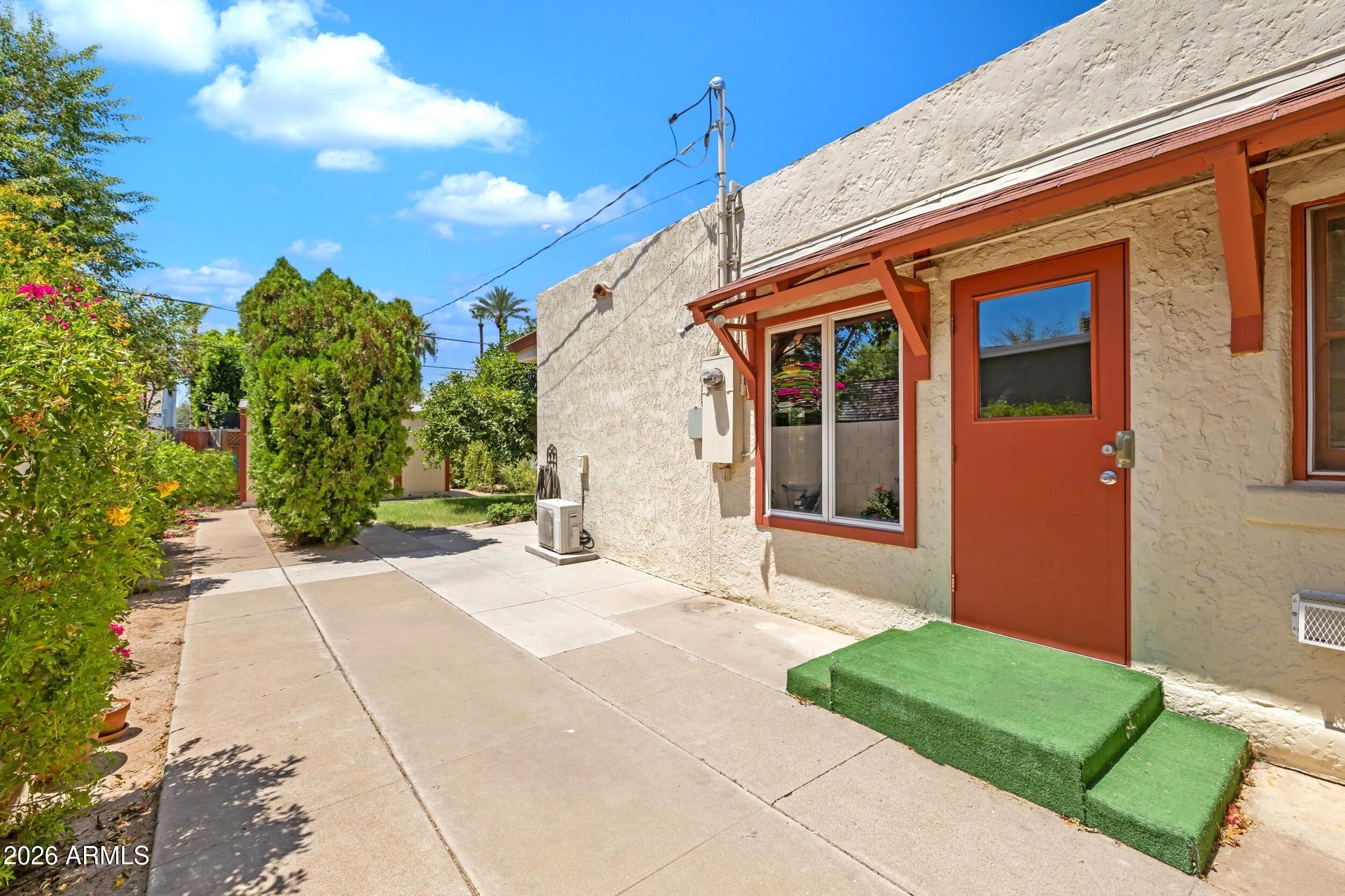 1521 E Flower Street