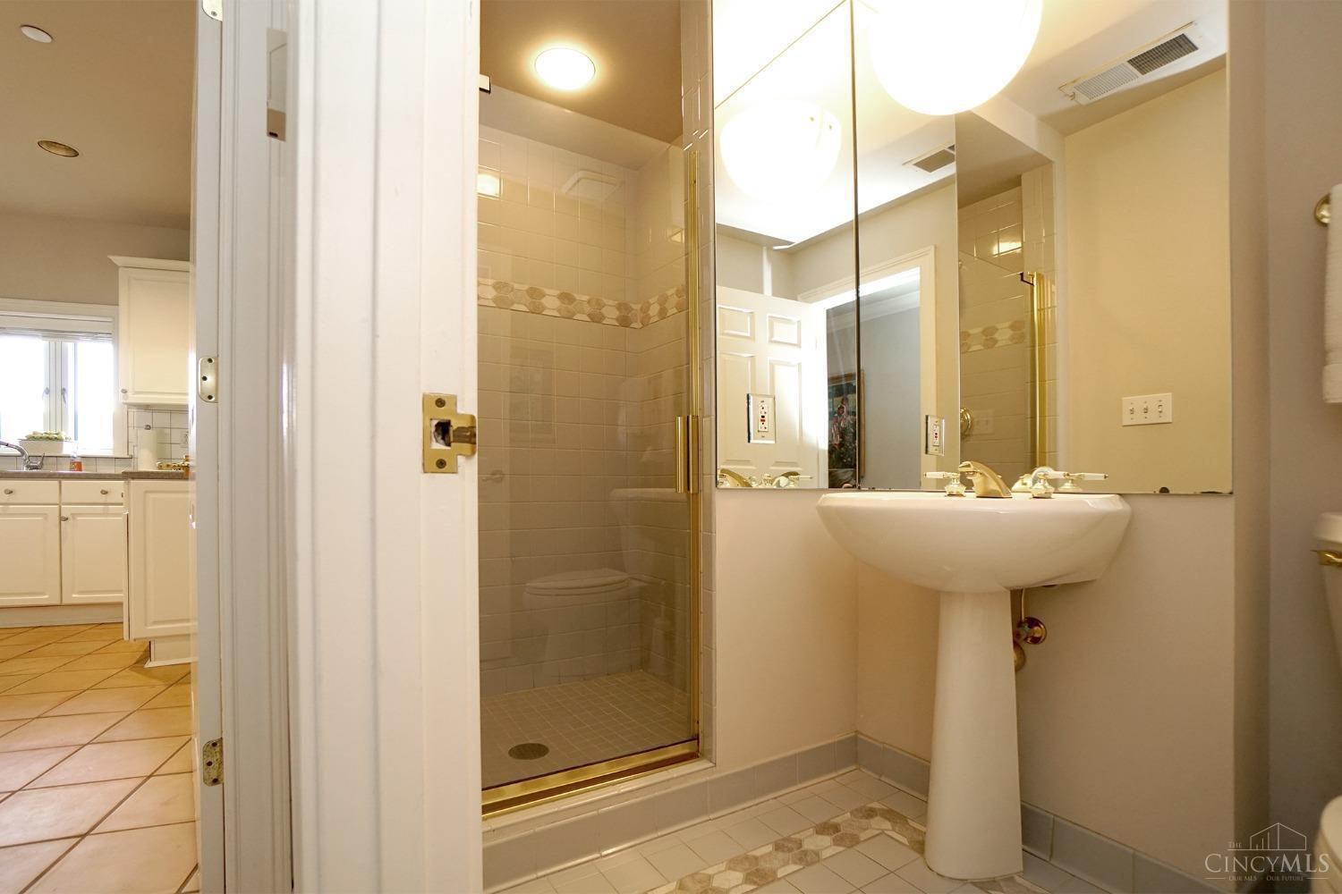 900 Adams Crossing 5400