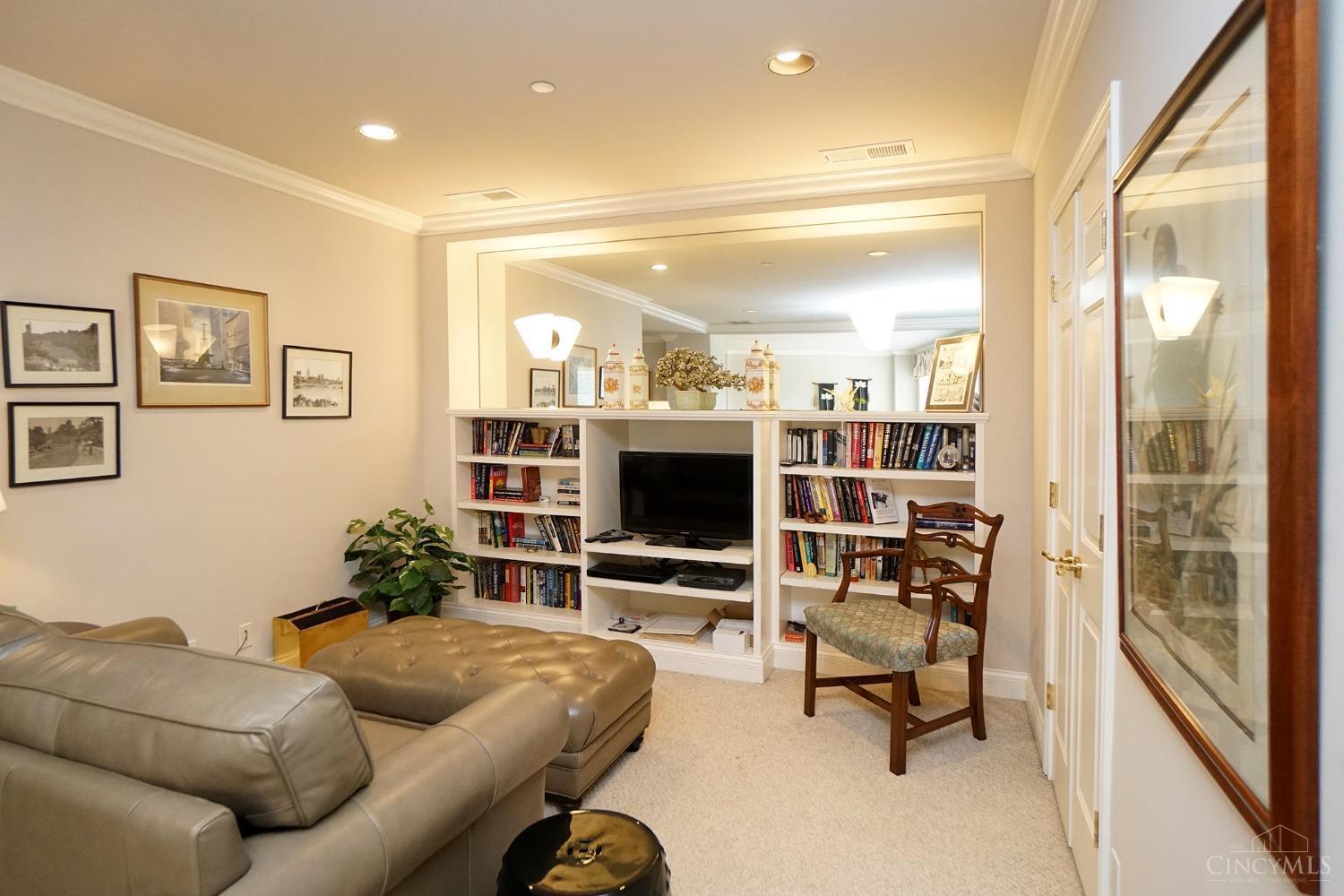 900 Adams Crossing 5400