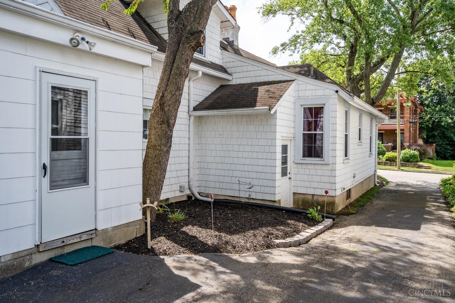 2846 Observatory Avenue