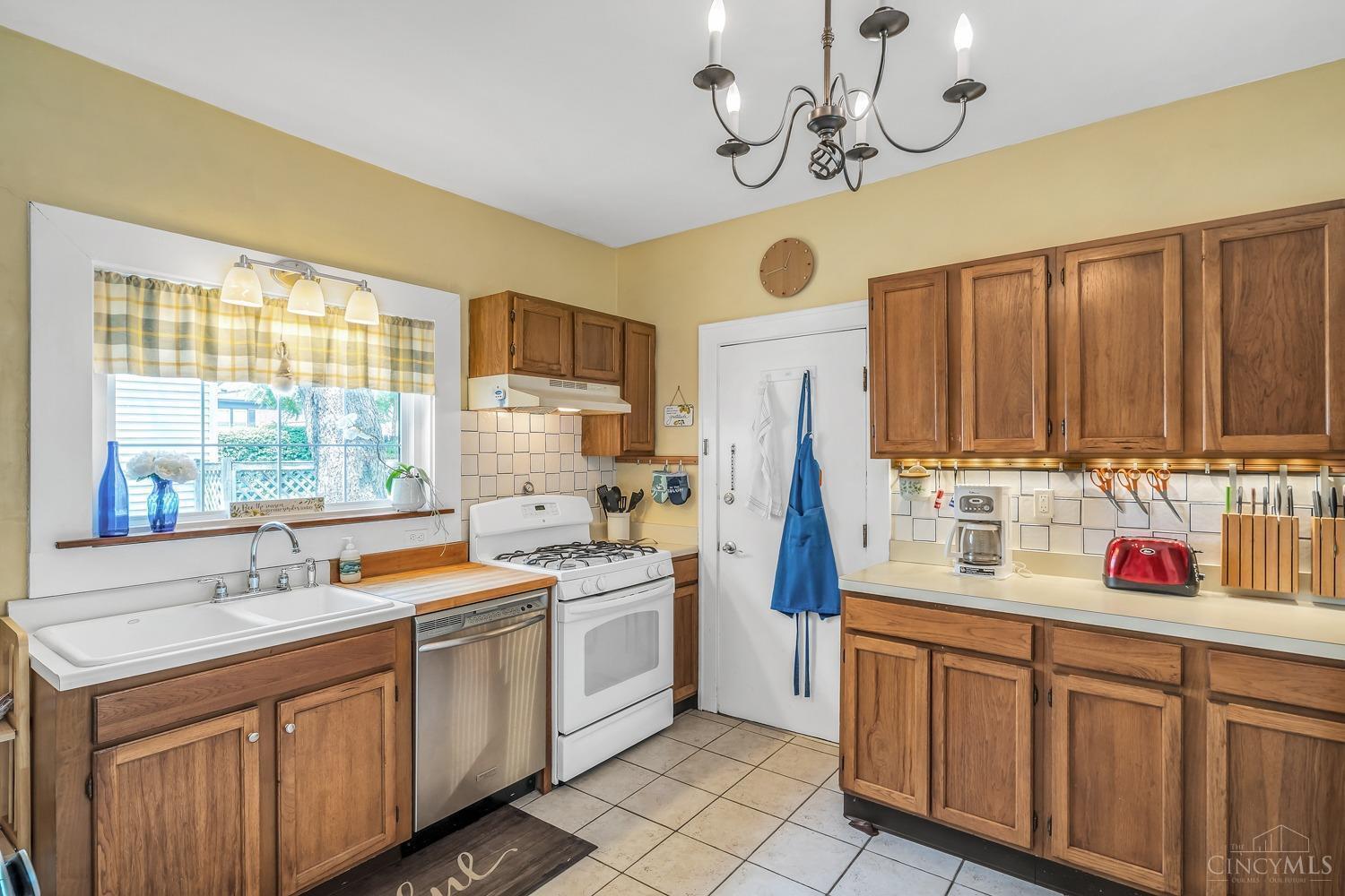 2846 Observatory Avenue