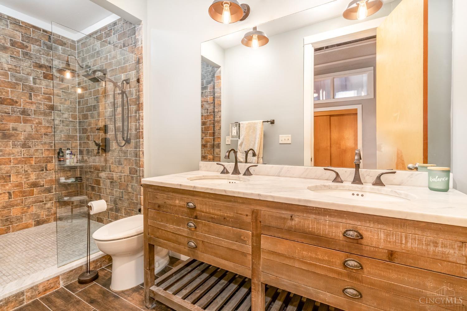 26 E Sixth Street 202