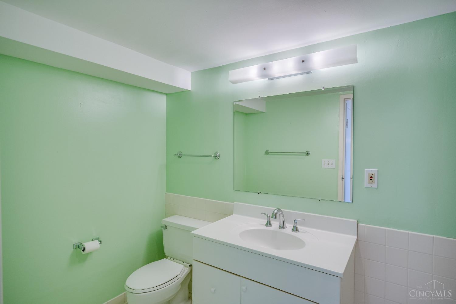 2444 Madison Road 1005