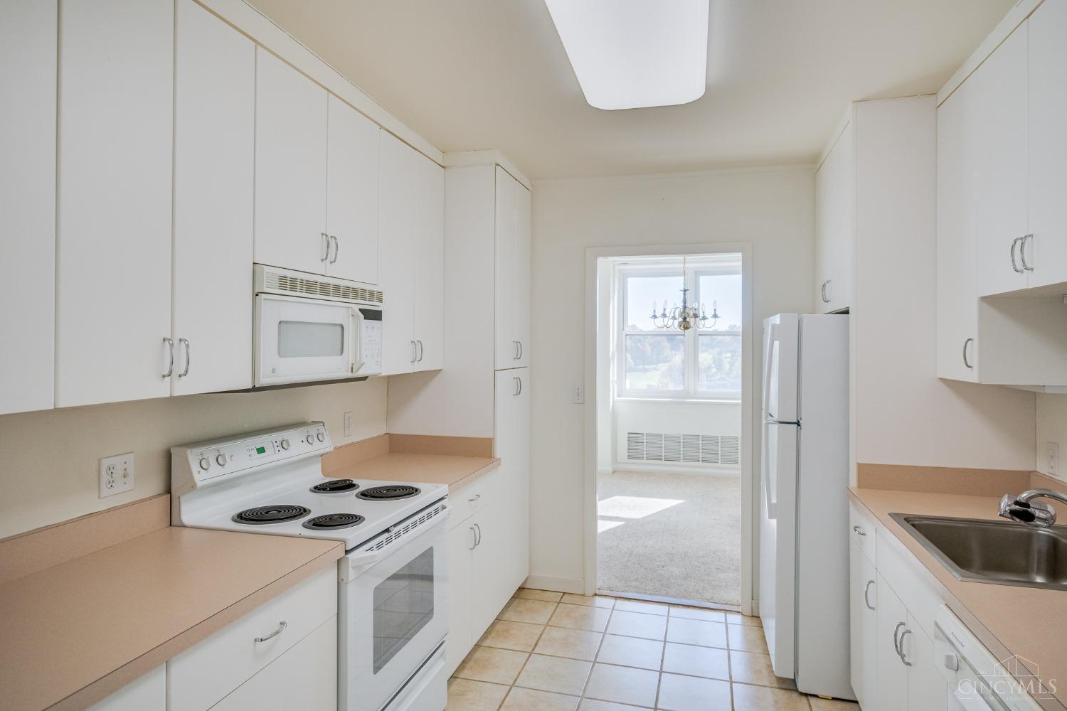 2444 Madison Road 1005