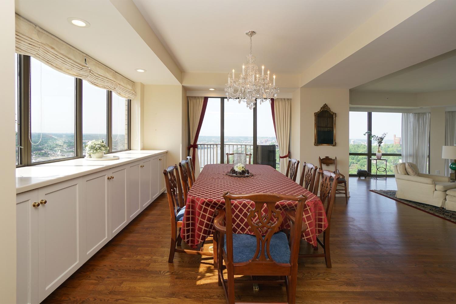 1201 Edgecliff Place 1172