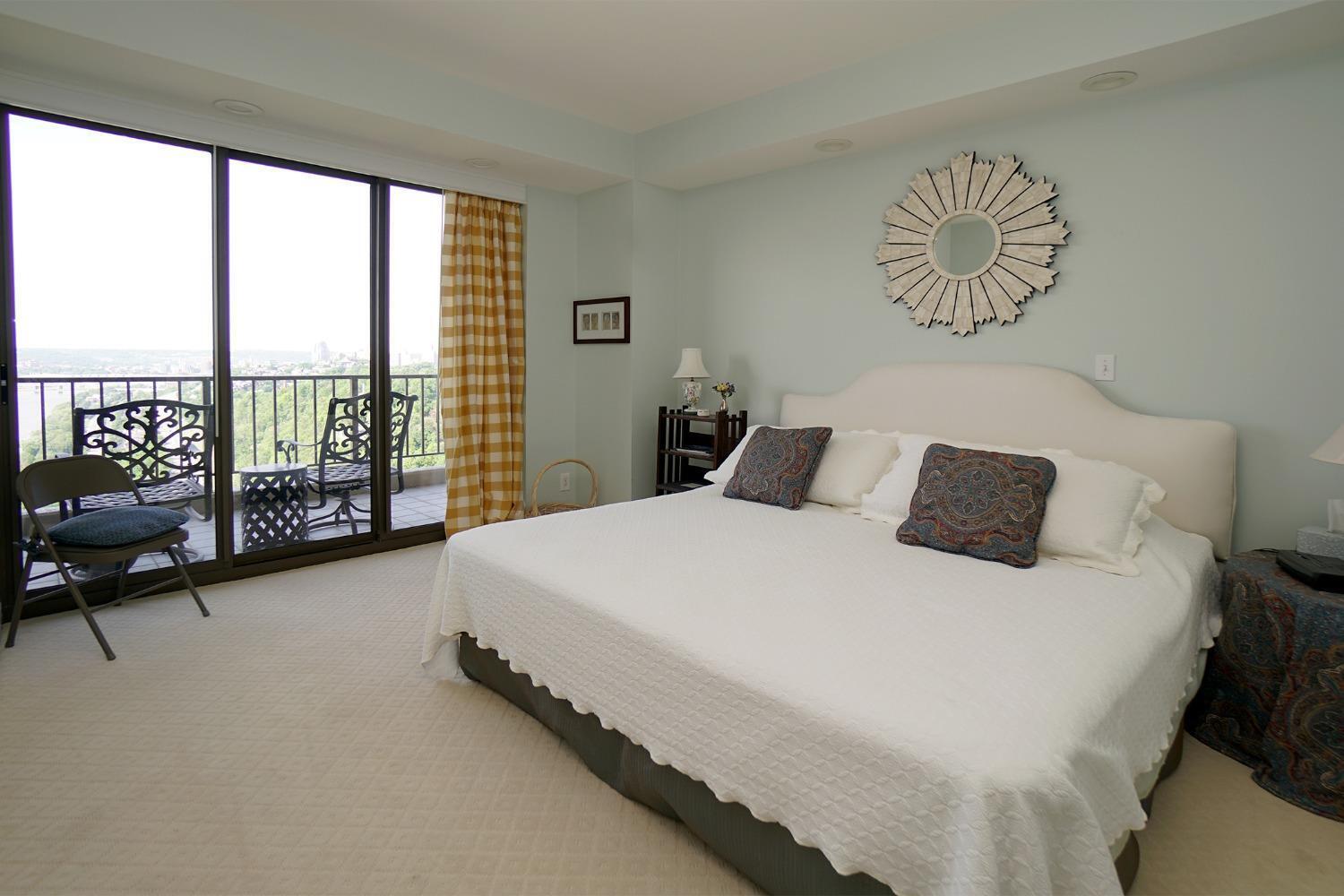 1201 Edgecliff Place 1172