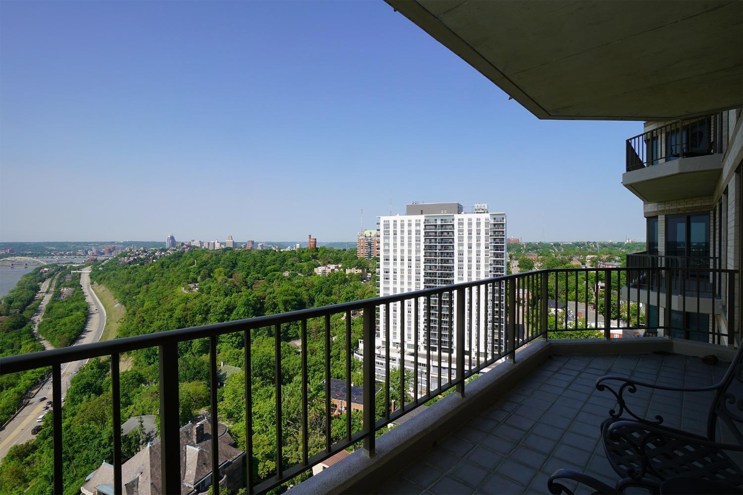 1201 Edgecliff Place 1172