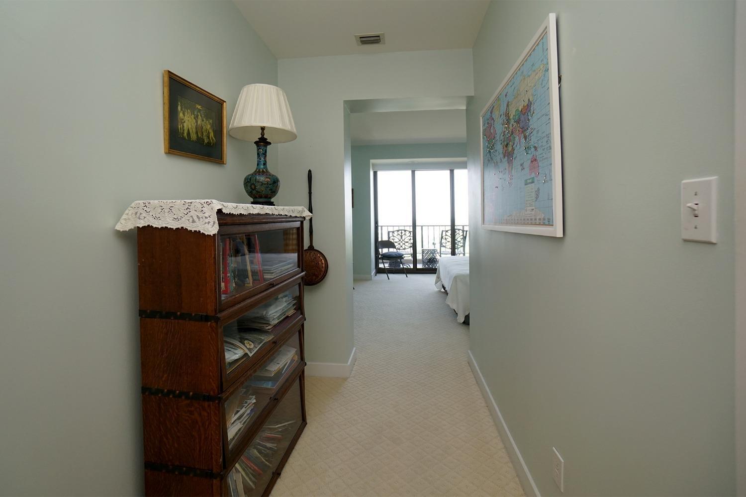 1201 Edgecliff Place 1172