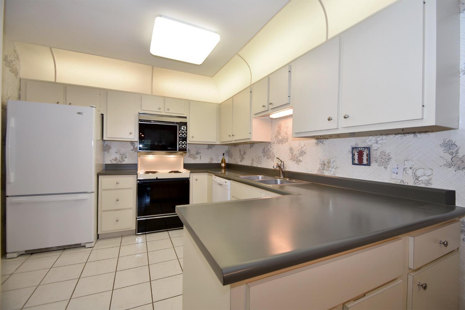 3542 Amberacres Drive 305N