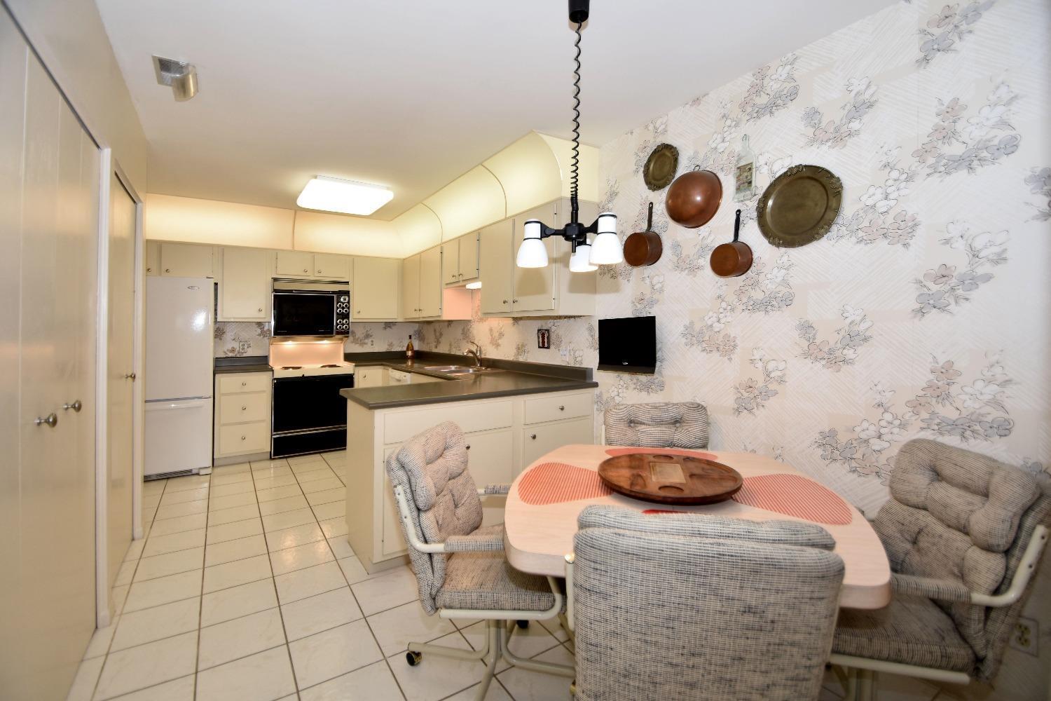 3542 Amberacres Drive 305N