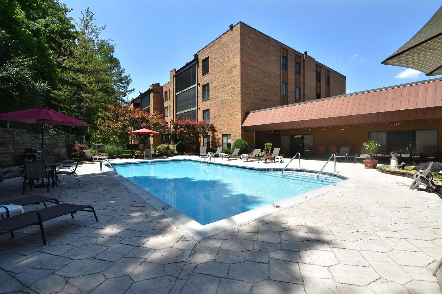 3542 Amberacres Drive 305N