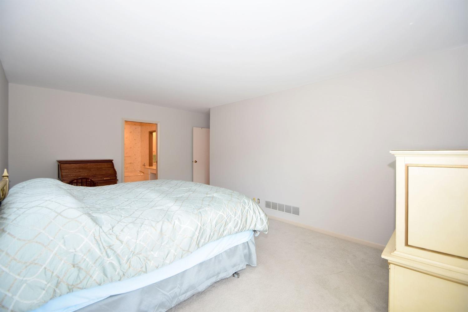 3542 Amberacres Drive 305N