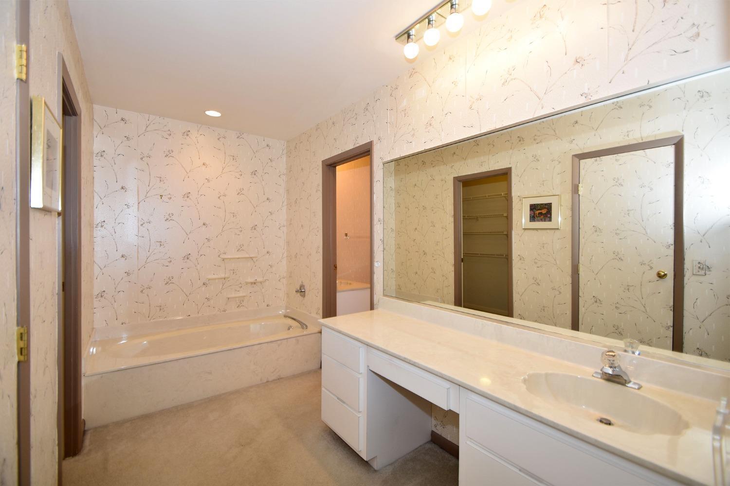 3542 Amberacres Drive 305N