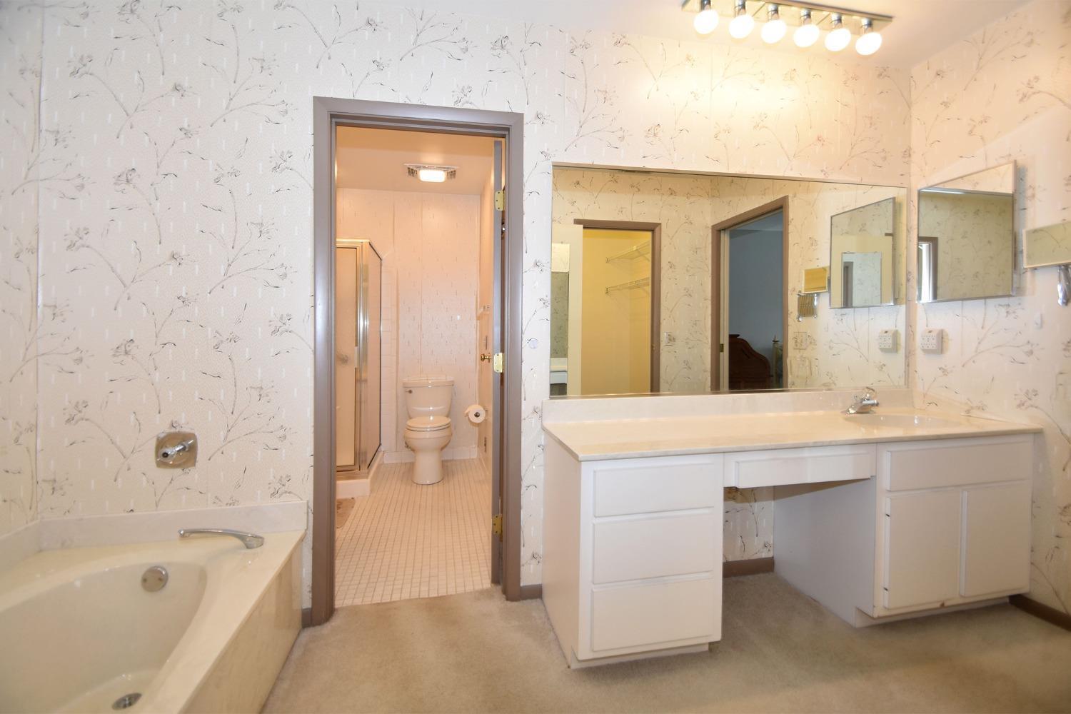 3542 Amberacres Drive 305N