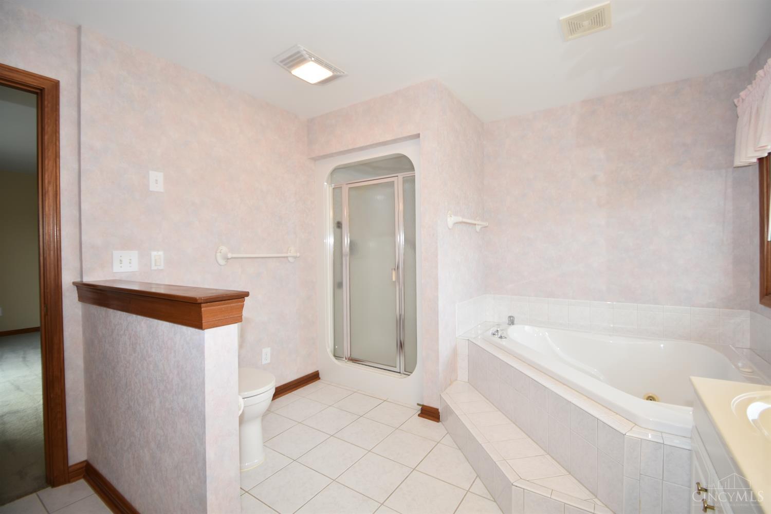 6982 Ashwood Knolls Drive