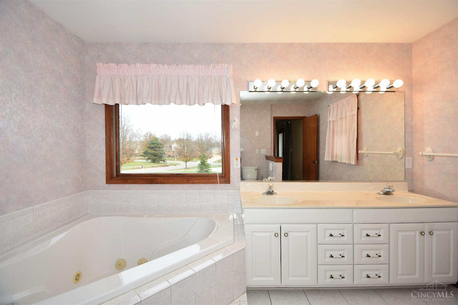 6982 Ashwood Knolls Drive