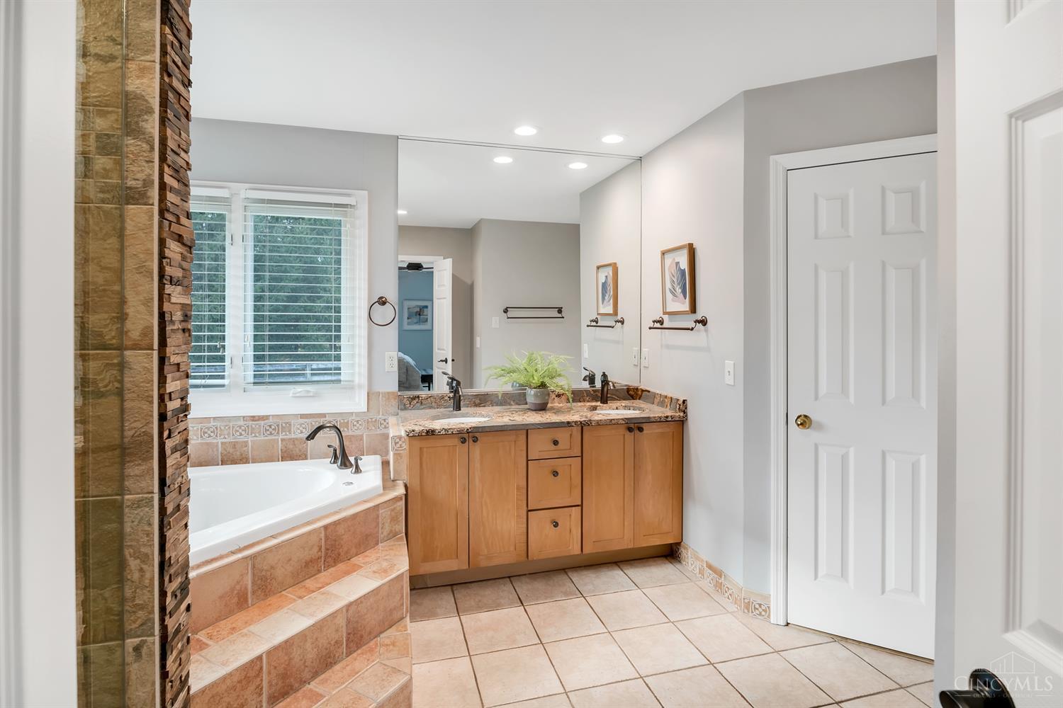 2725 Lawyers Point Drive