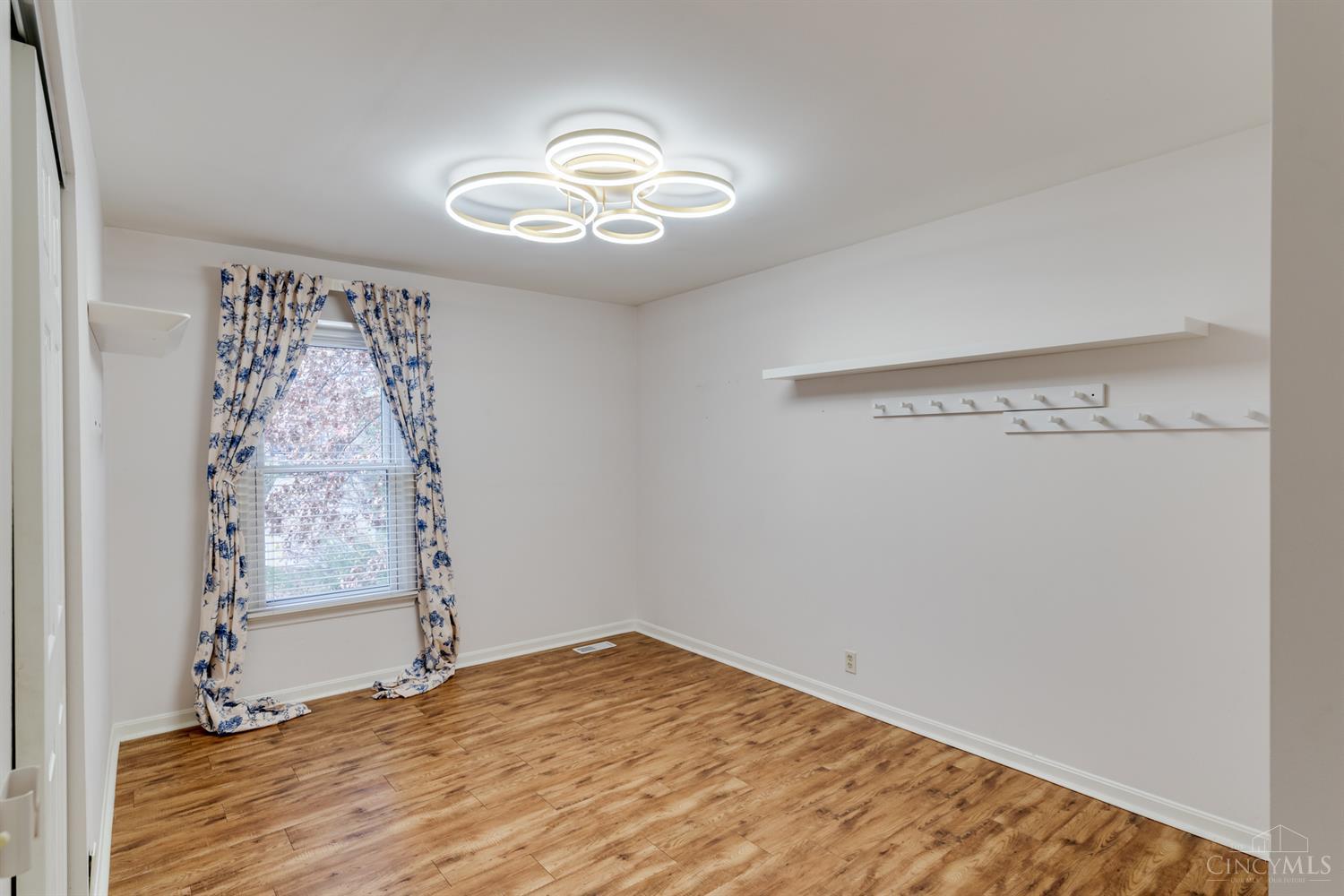 2725 Lawyers Point Drive