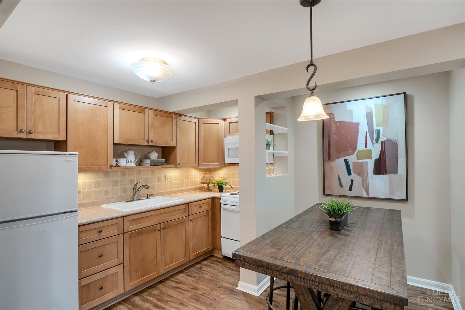 2725 Lawyers Point Drive