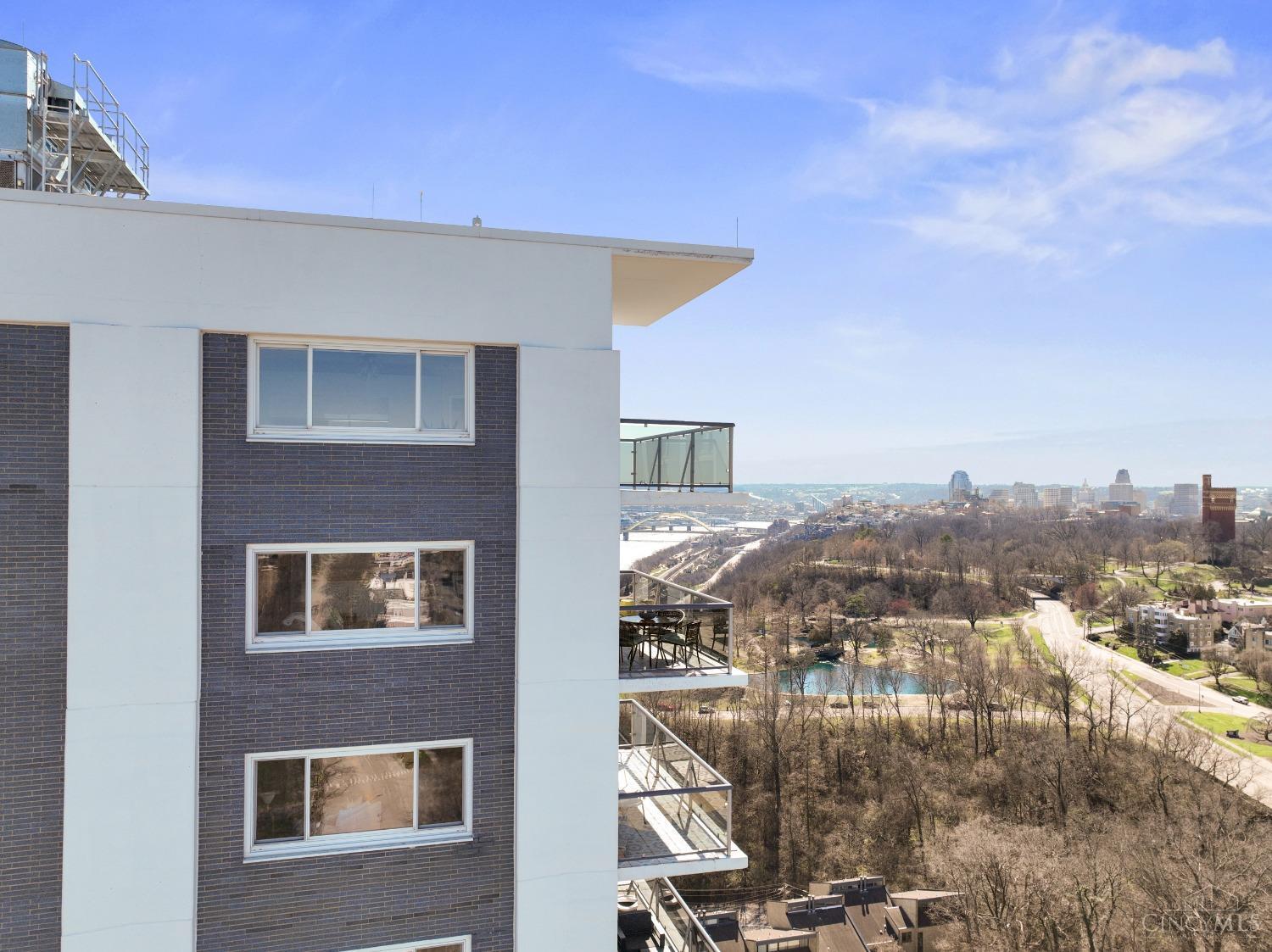 2200 Victory Parkway 2507