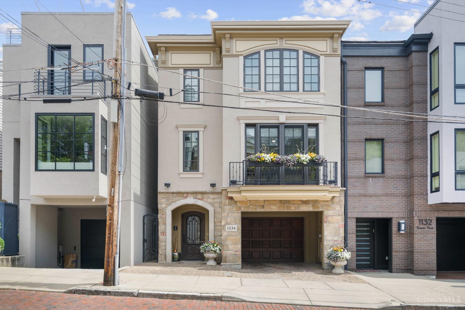1134 Fort View Place