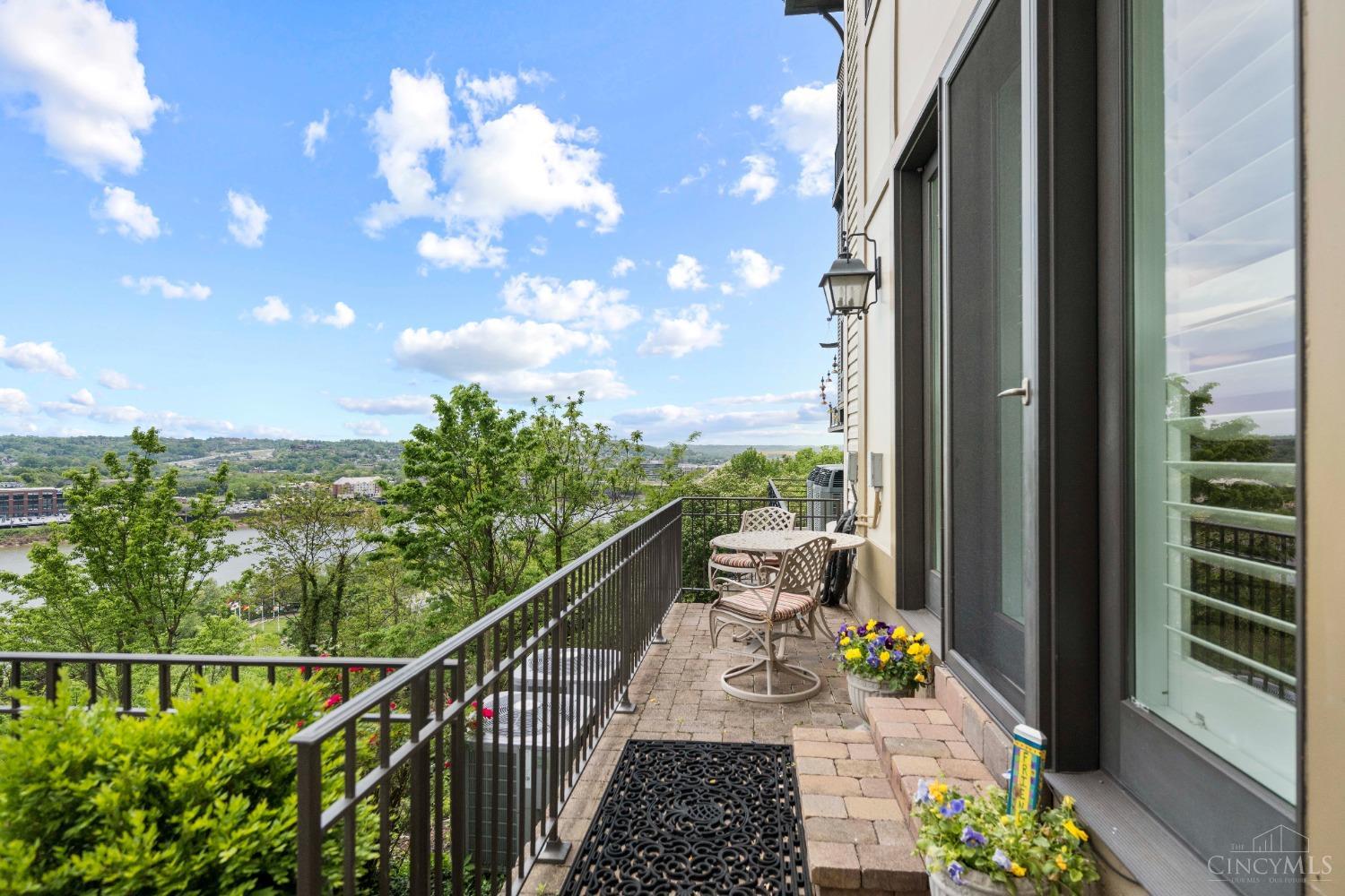 1134 Fort View Place