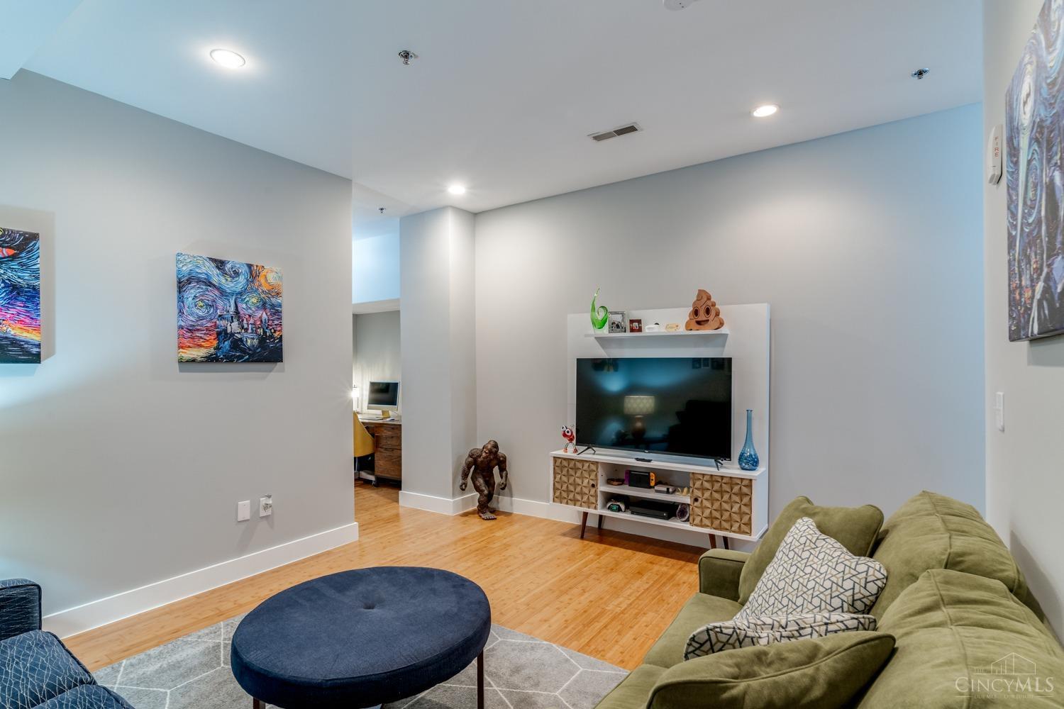 15 W Fourth Street 403