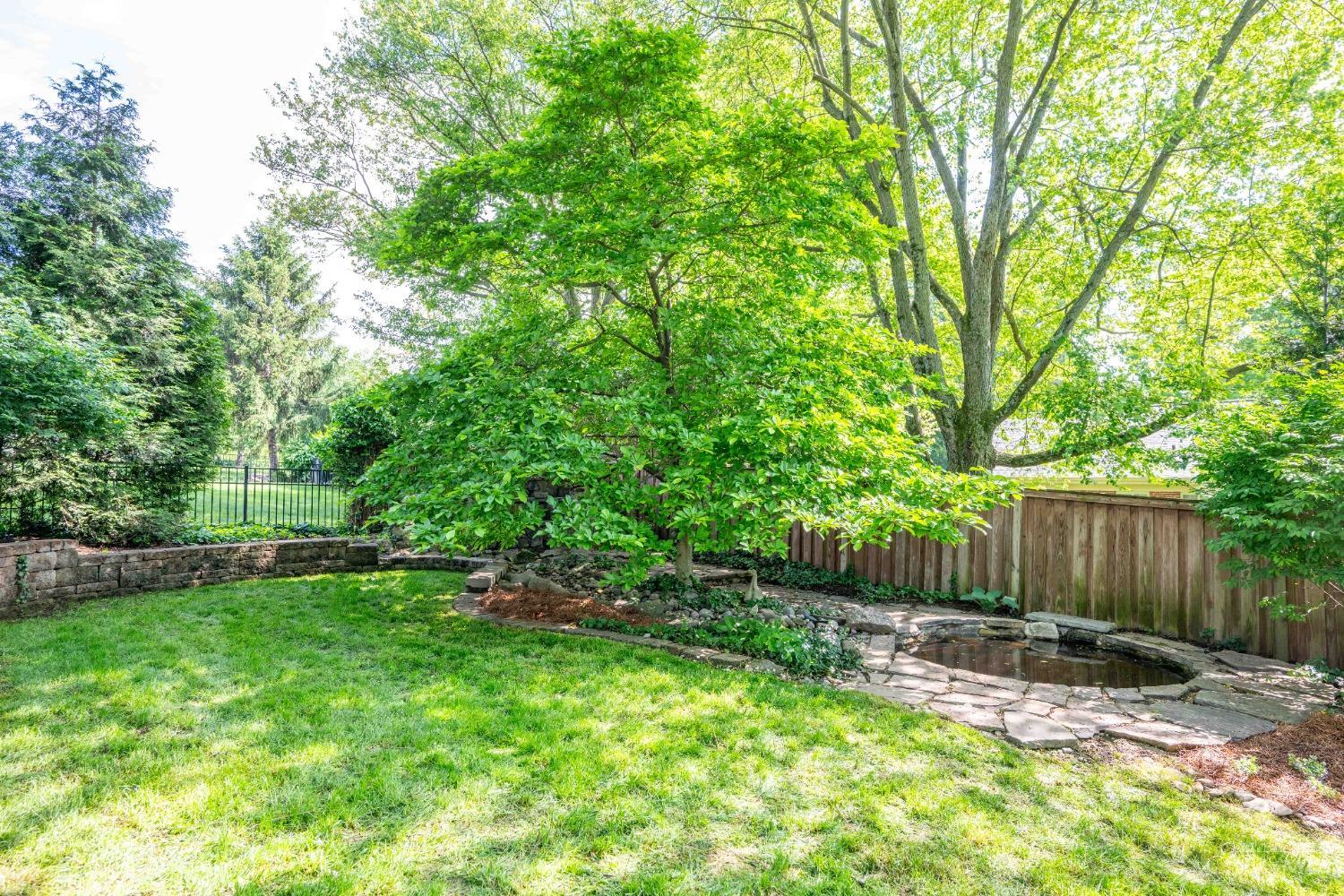 1982 Honeysuckle Lane