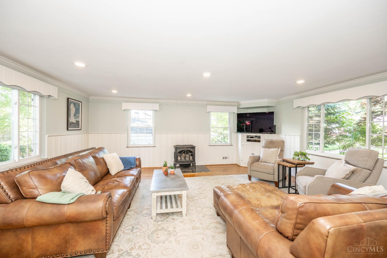 1982 Honeysuckle Lane