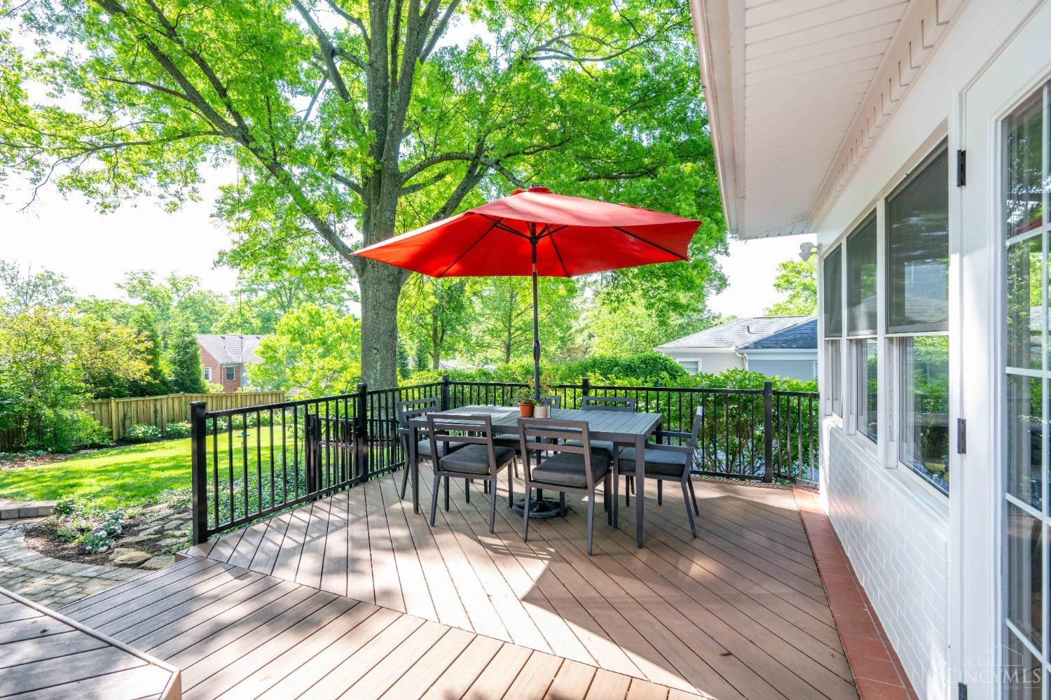 1982 Honeysuckle Lane