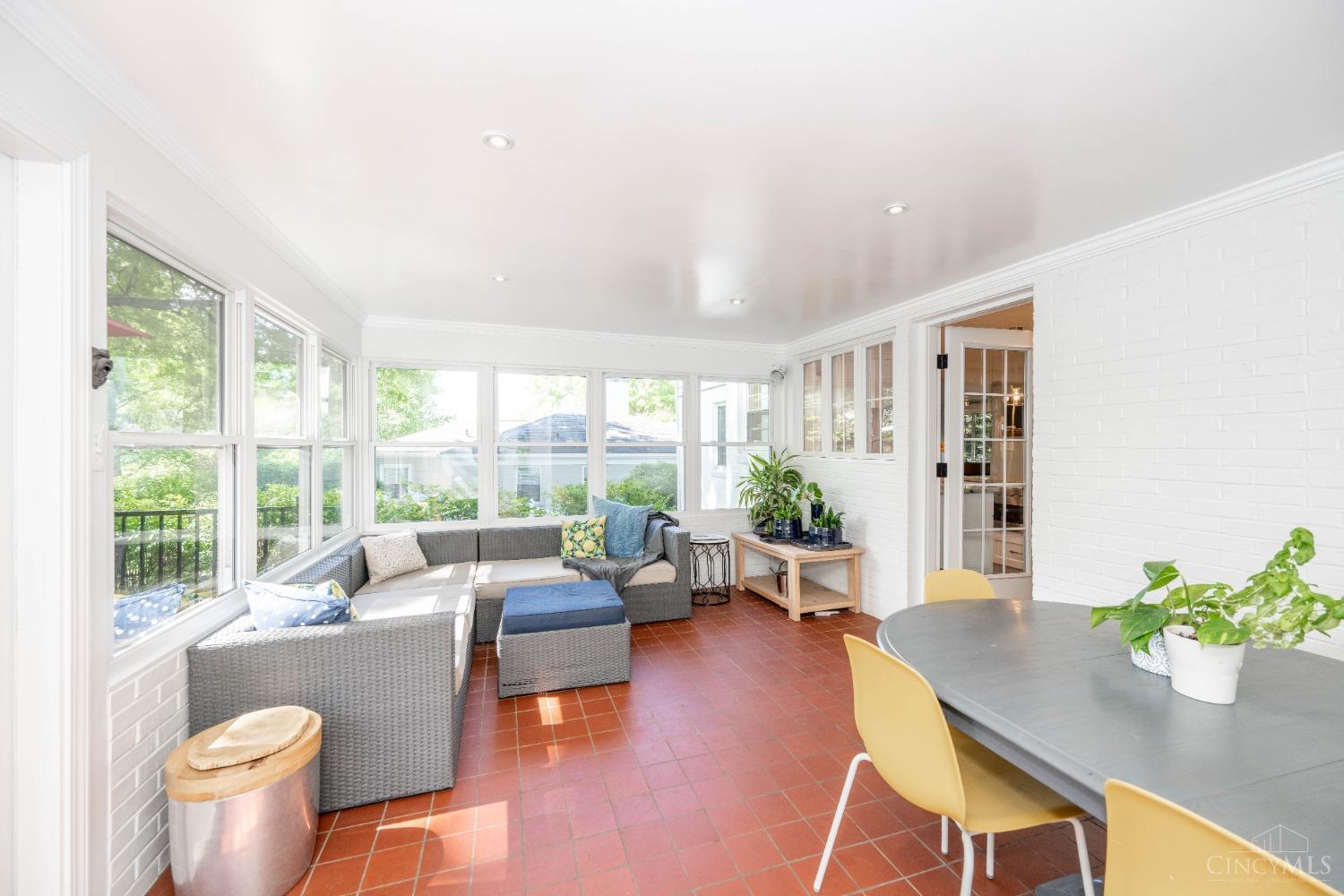 1982 Honeysuckle Lane